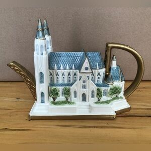 Fitz and Floyd St. Patrick's Cathedral Teapot